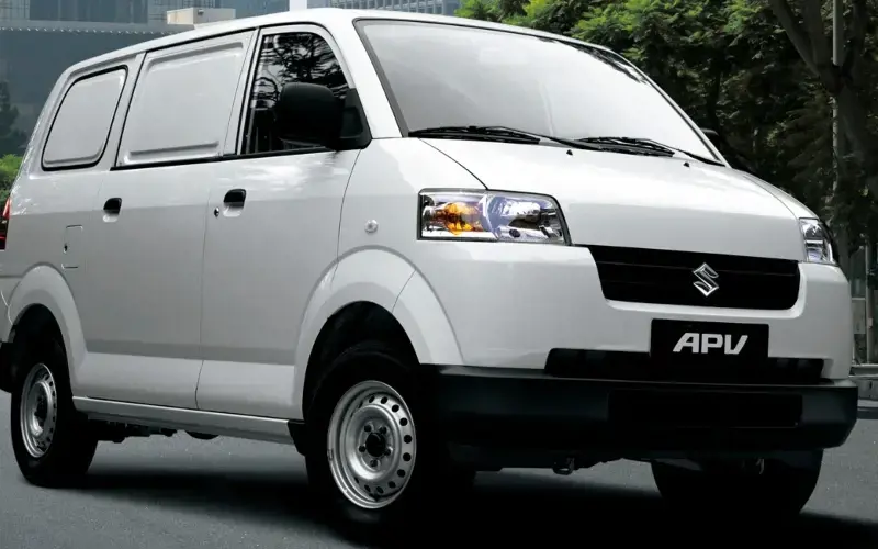 Suzuki APV blanca, camioneta de carga para pequeñas.