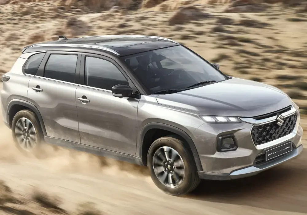 Suzuki Grand Vitara en camino arenoso